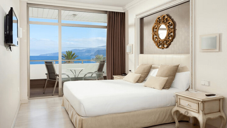 XTRA Sol Family Room Frontal Sea View 